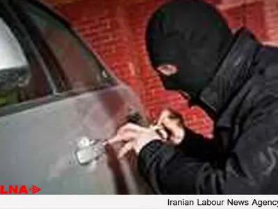 سارق 19 فقره سرقت داخل خودرو دستگیر شد