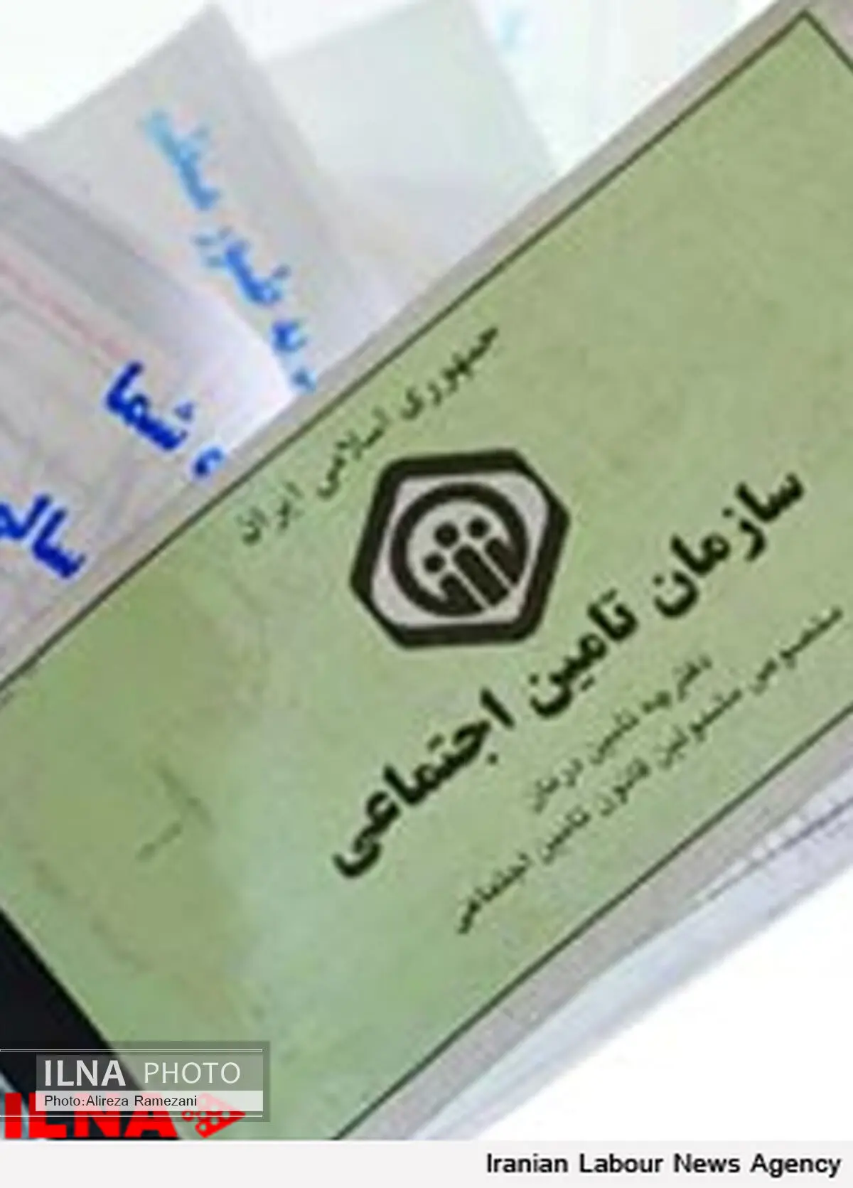 دریافت حق بیمه از بن کارگری به شکل کنونی غیرقانونی است