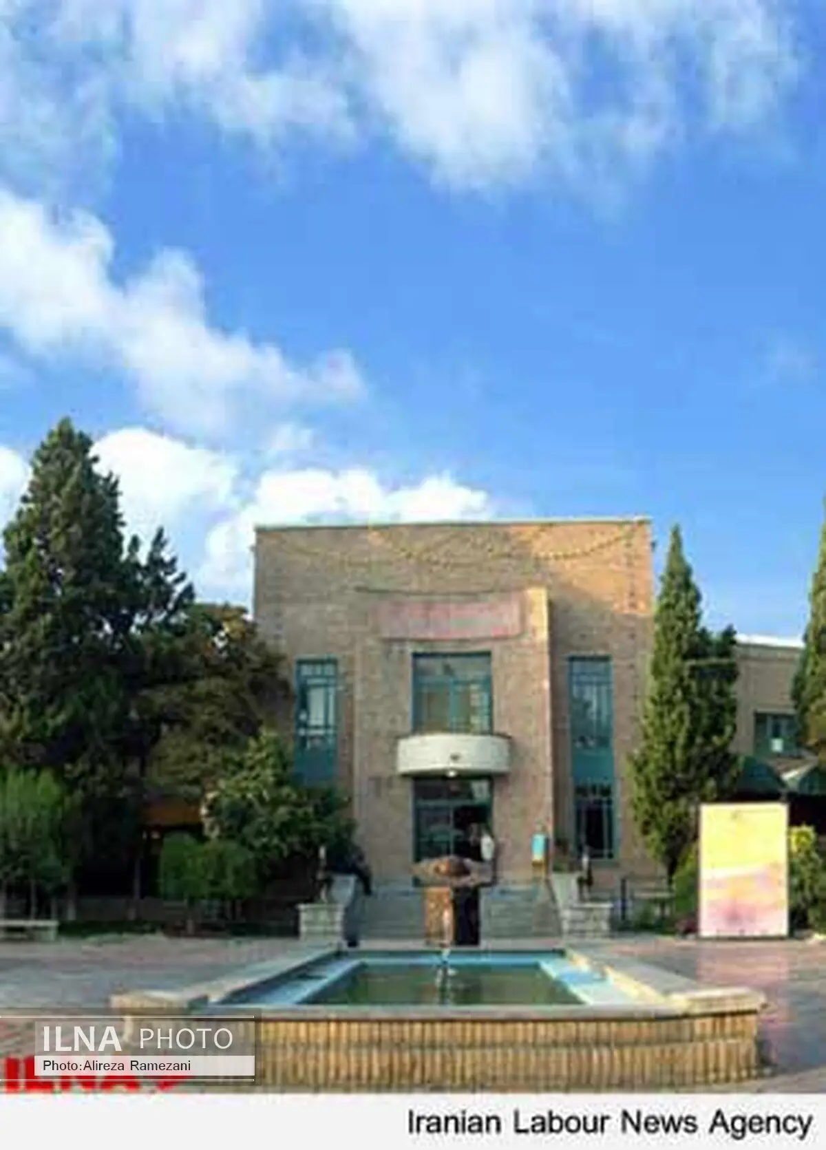 خانه هنرمندان فیلم کمدی نمایش می‌دهد