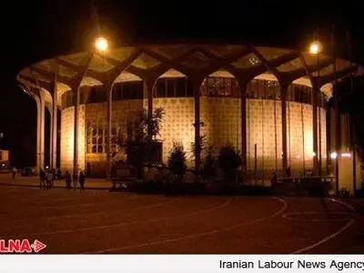 پنجه‌ی شهرداری بر چهره‌ی تئاترشهر!