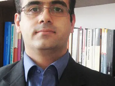 «درخت پرتقال» در میانهٔ راه قرار دارد