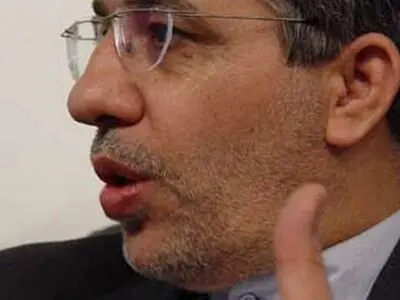 دولت تنها نیمه پر لیوان را انعكاس می‌دهد