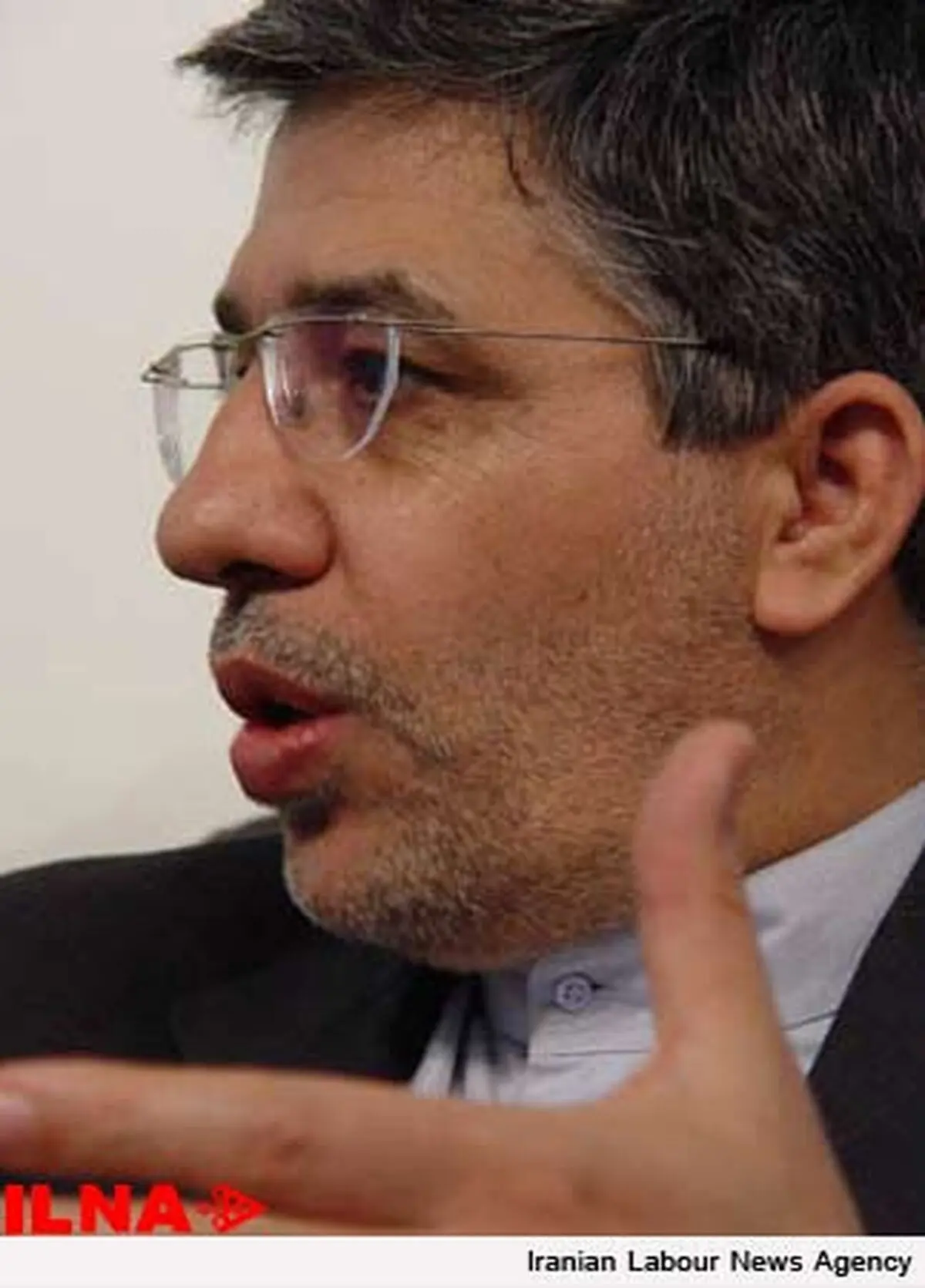 دولت تنها نیمه پر لیوان را انعكاس می‌دهد