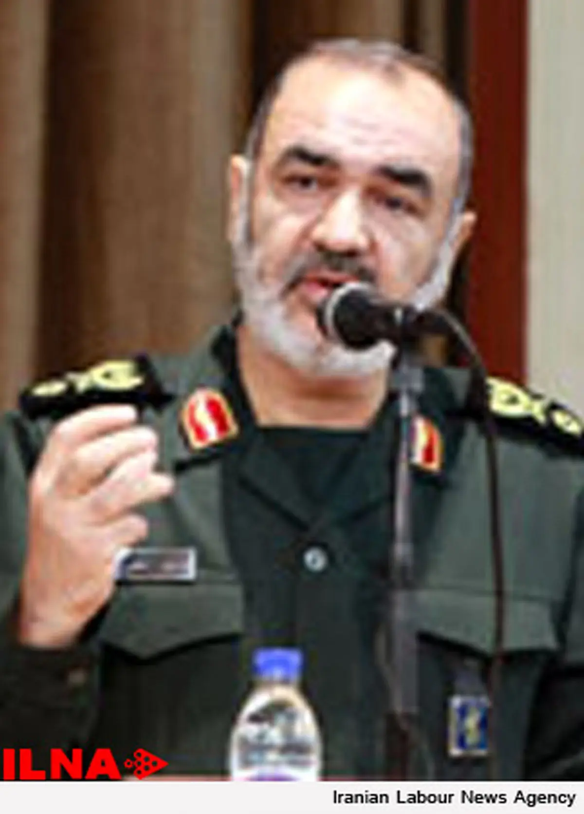 آمریکایی‌ها هزینه می‌کنند و انقلاب اسلامی سود می‌برد