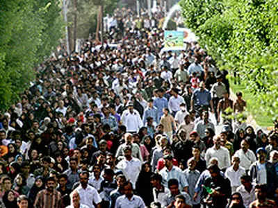 همدان چهارم ابان میزبان همایش بزرگ پیاده روی خانوادگی است