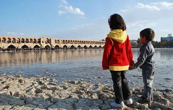 حجم آب سد زاینده‌رود نزدیک به خط قرمز/ زاینده‌رود ۲۲ تیرماه خشک می‌شود