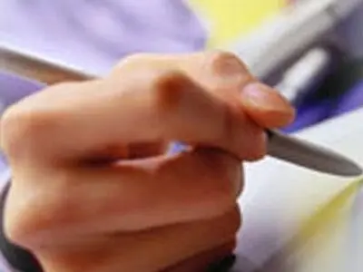 بهروز بهزادی از سردبیری روزنامه اعتماد کناره گیری کرد