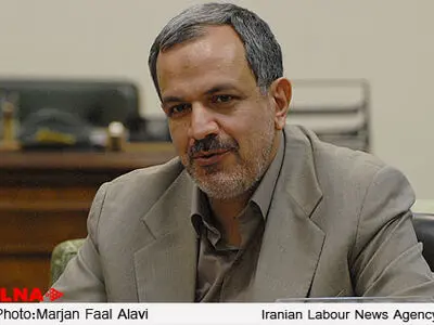 خرید و فروش پایان‌نامه‌های دانشگاهی نتیجه حذف اسم کتابداری و معلم در دوره احمدی‌نژاد است