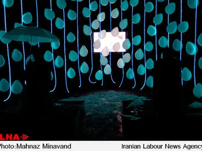 نمایش "دیگر کدام یک از ما زندگی کردن را دوست دارد؟"