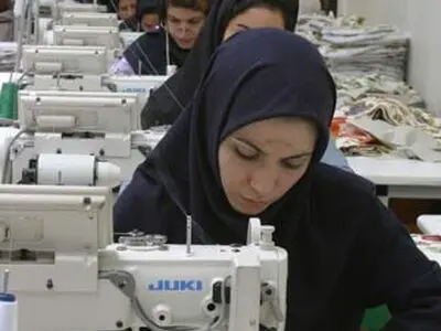 کارگران زن در کارگاه‌های کوچک قدرت چانه زنی کمتری دارند