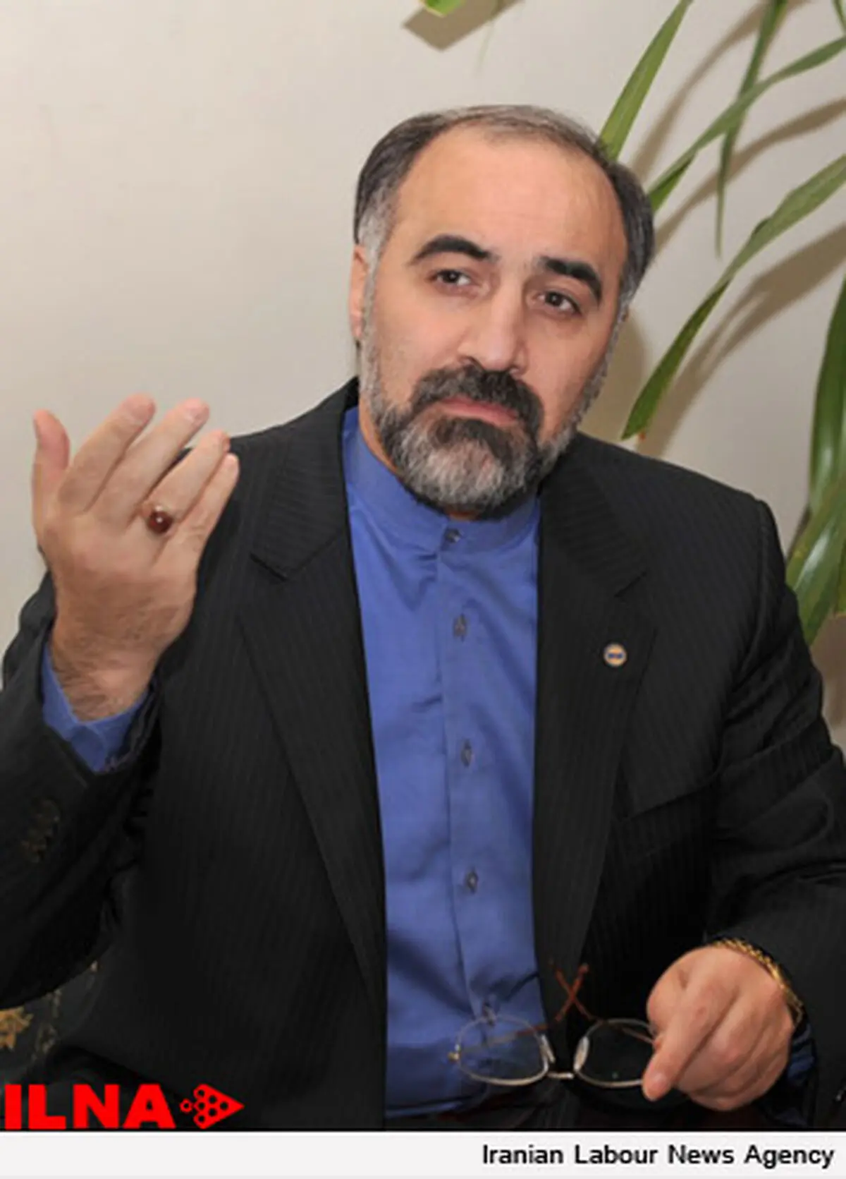 برخی از دولتمردان، اقتصاد مقاومتی را به شوخی می‌گیرند