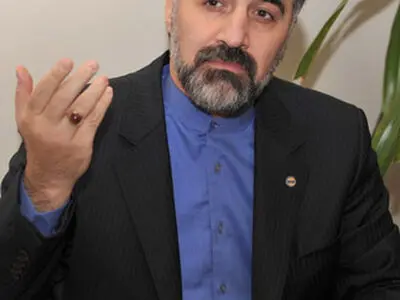 برخی از دولتمردان، اقتصاد مقاومتی را به شوخی می‌گیرند