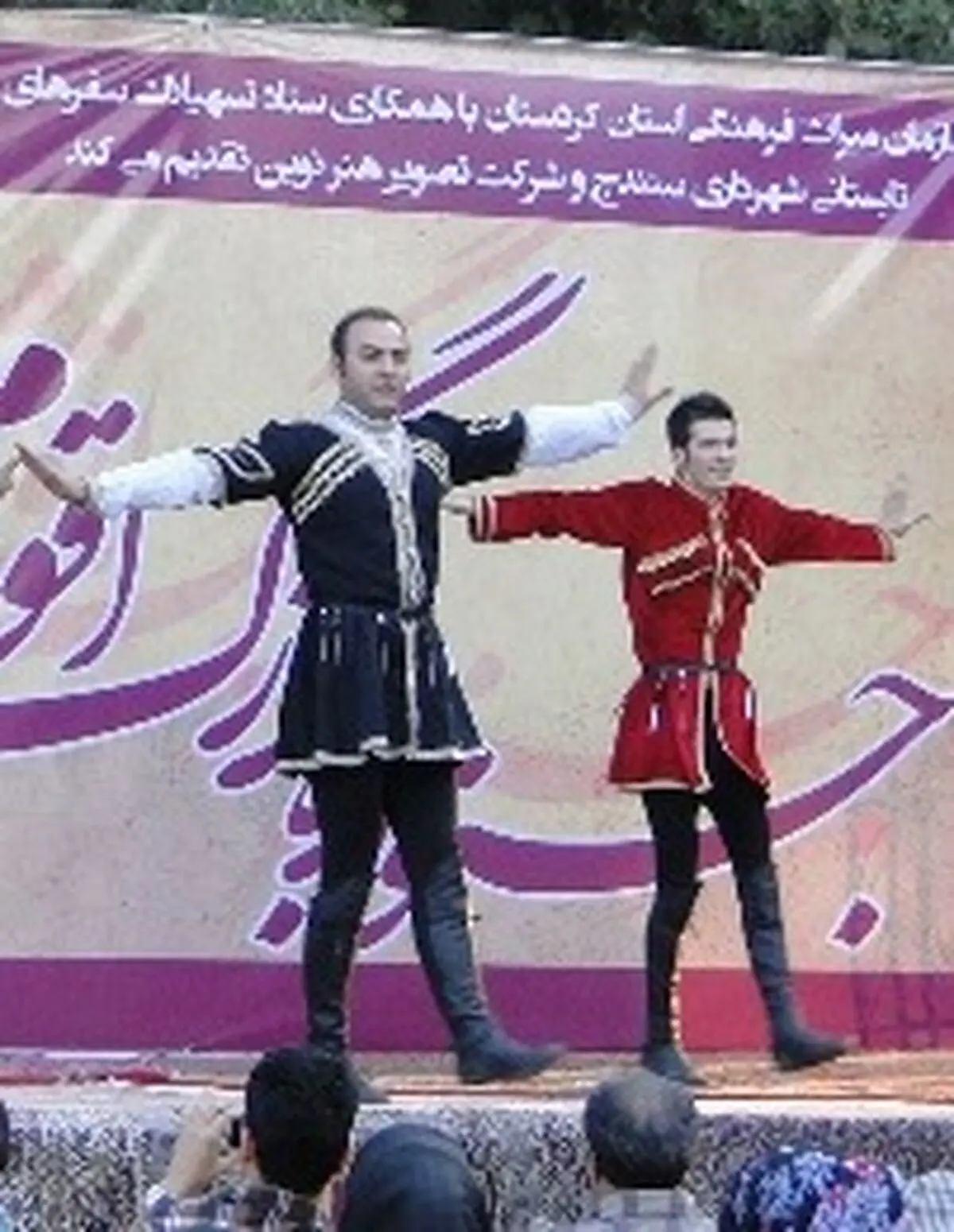 نمایشگاه و جشنواره صنایع دستی اقوام ایرانی در سنندج گشایش یافت