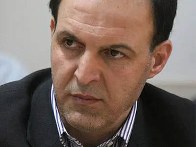 ساداتیان: فیلم برف روی كاجها و پل چوبی به زودی اكران می‌شوند