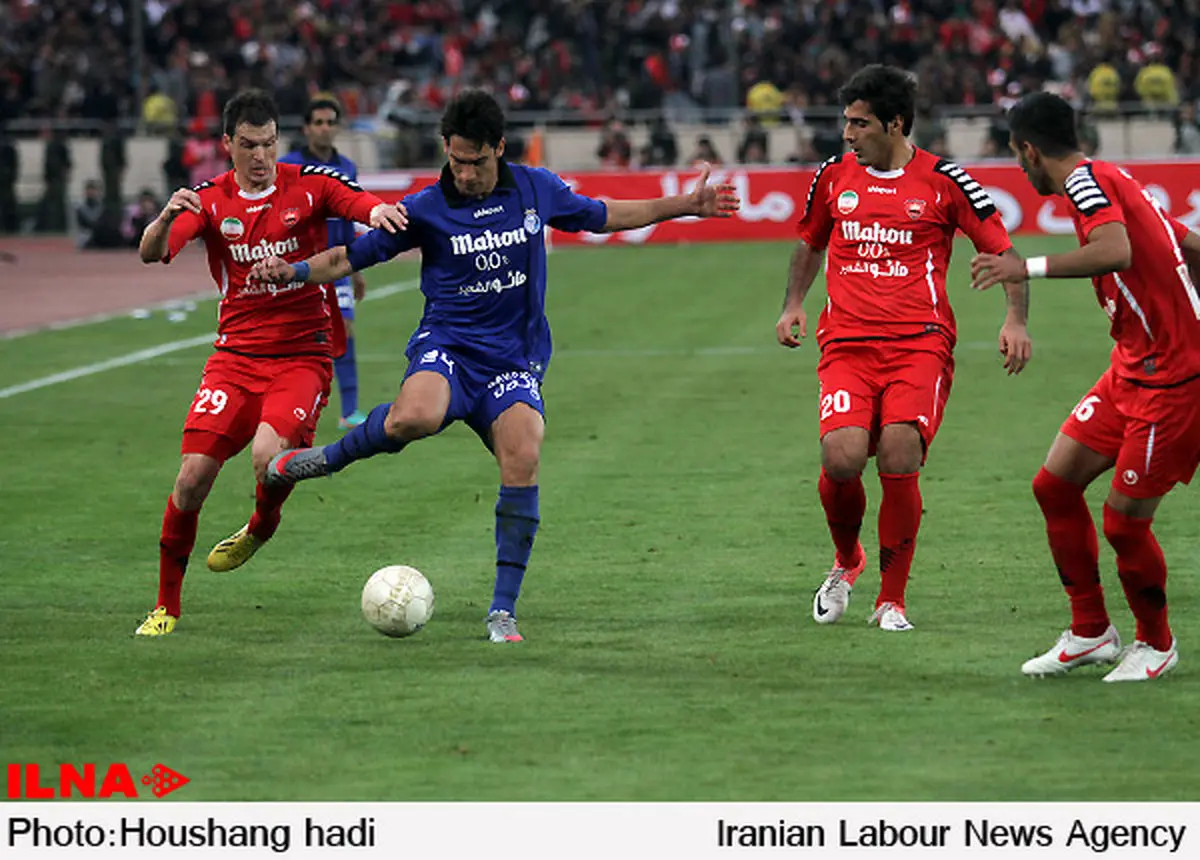 دیدار تیم های فوتبال استقلال و پرسپولیس