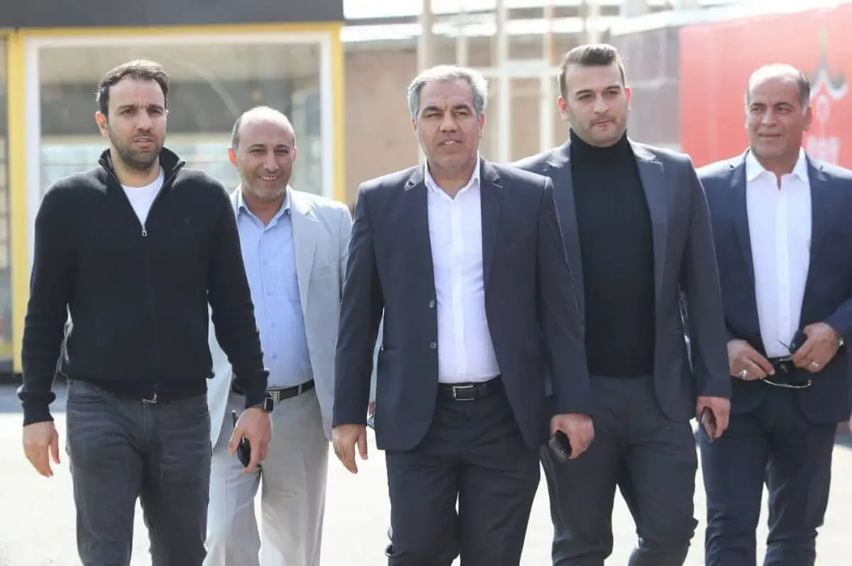 بازدید مدیر عامل باشگاه پرسپولیس در محل جمع‌آوری کمک‌های مردمی سیل زدگان