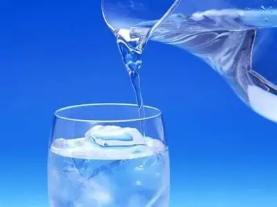 بیماری‌هایی که نوشیدن آب آن‌ها را ضربه‌فنی می‌کند