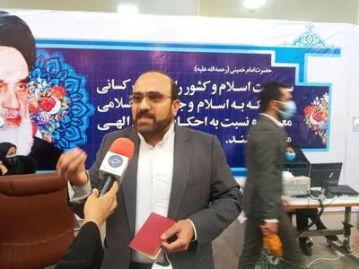 ثبت‌نام نامزد جریان سوم در انتخابات ریاست جمهوری/عزیزی: با مطالبه مردم آمده‌ام/شورای نگهبان به خواست مردم توجه کند/منافع یک گروه در مشارکت پایین است اما منافع ملی مشارکت بالا طلب می‌کند
