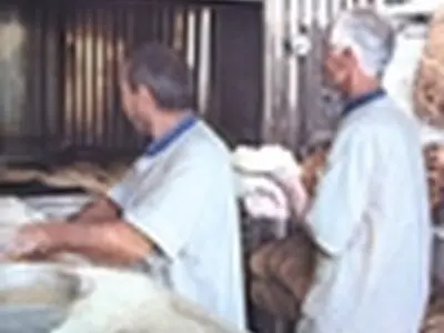دخل و خرج کارگران خباز با مزد سال ۹۰ جور در نمی‌آید