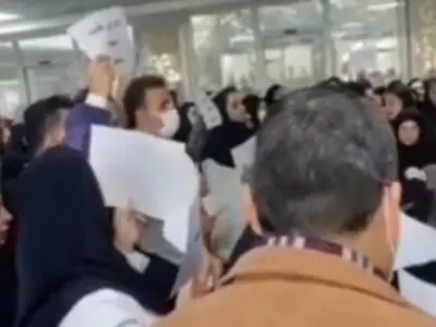 تجمع پرستاران بیمارستان قائم مشهد/ زندگی با این حقوق‌ها نمی‌چرخد 