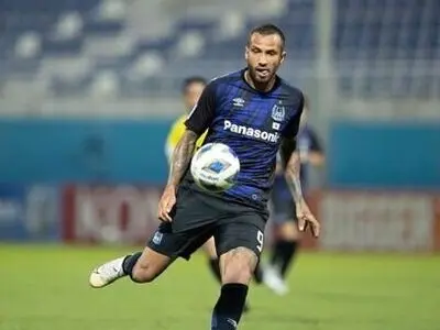 ویدیو: حضور مهاجم خارجی پرسپولیس در ورزشگاه آزادی