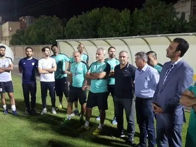 مدیر عامل ذوب آهن خطاب به بازیکنان: بازیهای آسیایی را باید فراموش کنید