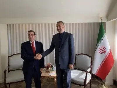 وزیرا الخارجیة الایراني والکوبي یبحثان توسیع العلاقات الاقتصادیة بین البلدین