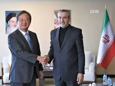 Iran’s acting FM meets with South Korean deputy FM on fringes of Tehran meeting