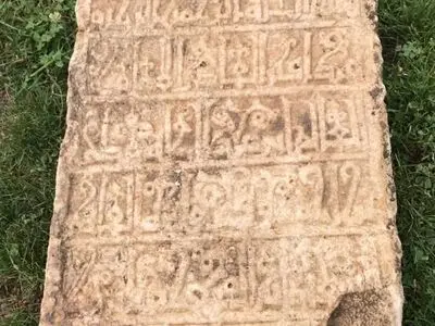 کشف سنگ نبشته تاریخی در تاق ‌بستان