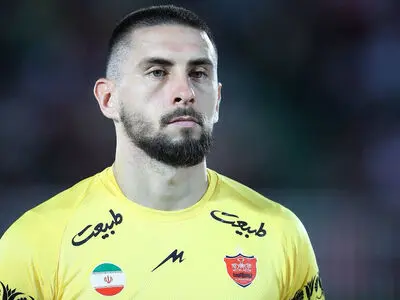 دروازه سرخ‌ها و یک خارجی جدید پس از ۴ سال