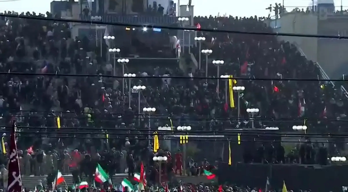 سی‌ان‌ان: مصلای تهران غرق در اشک و فریاد «انتقام» شد + فیلم
