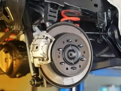 دلایل ضعیف شدن ترمز خودرو و راه‌حل‌های کاربردی