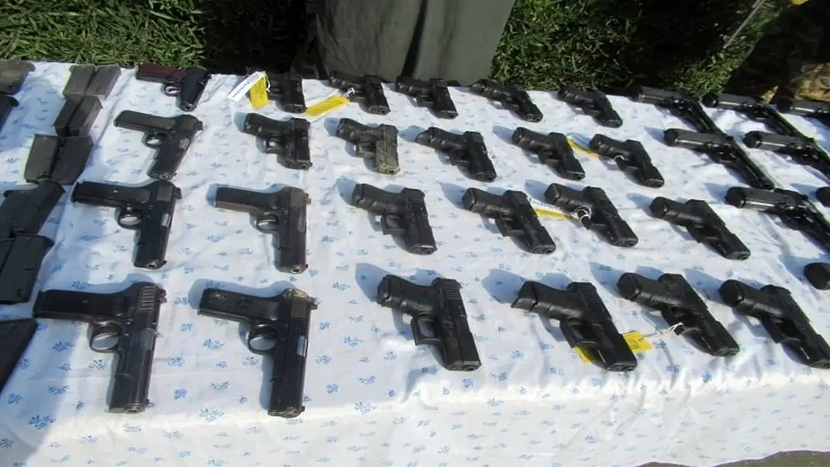 ‍ انهدام باند قاچاق اسلحه در "دالاهو" و کشف 11 قبضه کلت