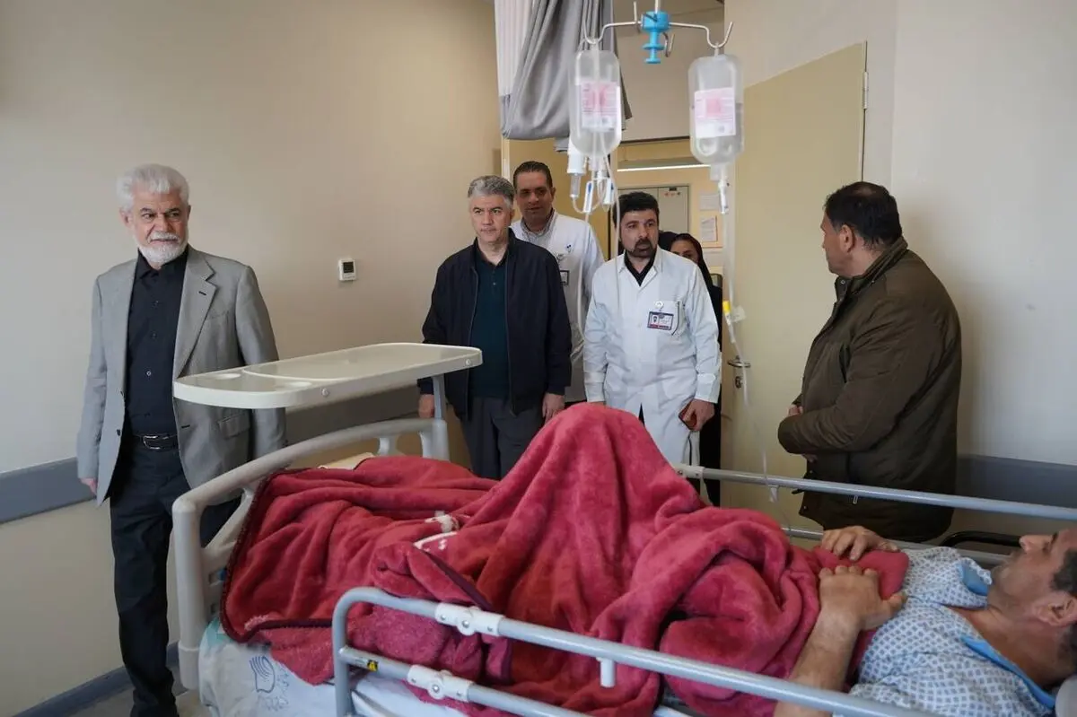 عیادت رئیس کمیسیون بهداشت با همراهی معاون درمان وزارت بهداشت از مجروحان جنگی در بیمارستان شهدای تجریش