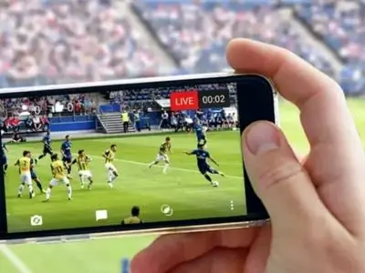 کری های بچگانه و پوستر های توهین آمیز تمامی ندارد!