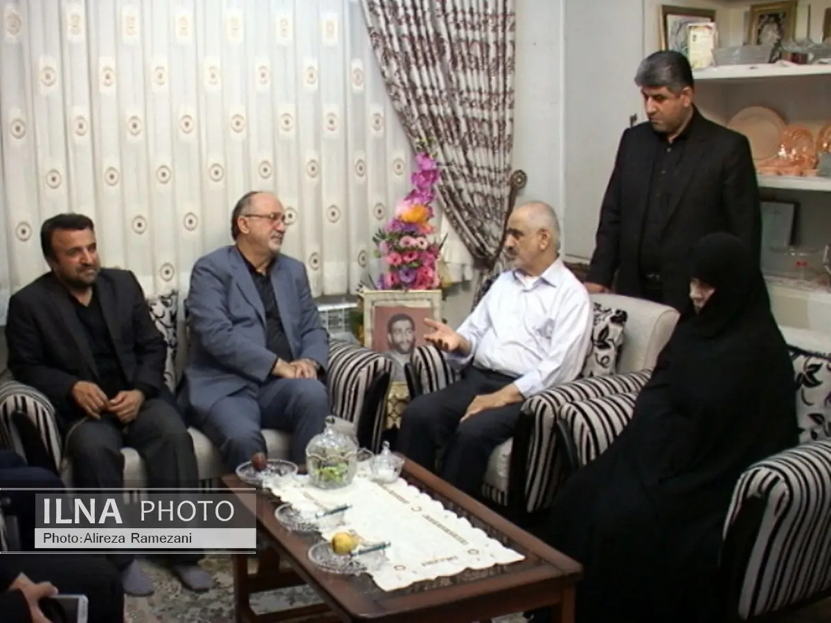استاندار گیلان به دیدار خانواده‌های معظم شهدا و جانبازان رفت