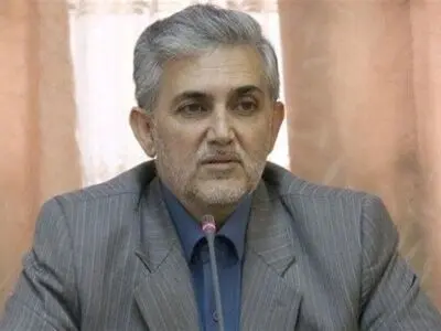 کسانی که نمی‌توانند خود را با شاخصه‌های انقلابی تطبیق دهند، کنار بروند