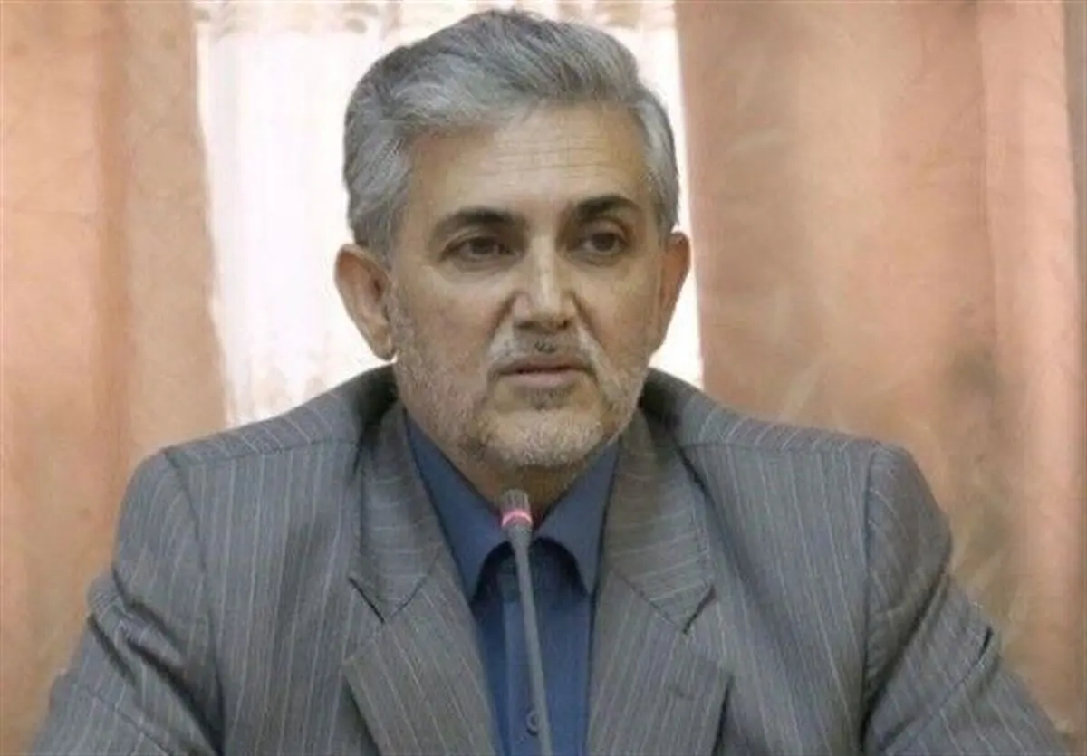 کسانی که نمی‌توانند خود را با شاخصه‌های انقلابی تطبیق دهند، کنار بروند