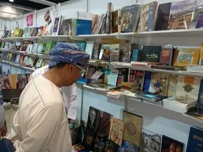 بازدید وزیر اعلام عمان از غرفه‌های ایران در نمایشگاه کتاب مسقط