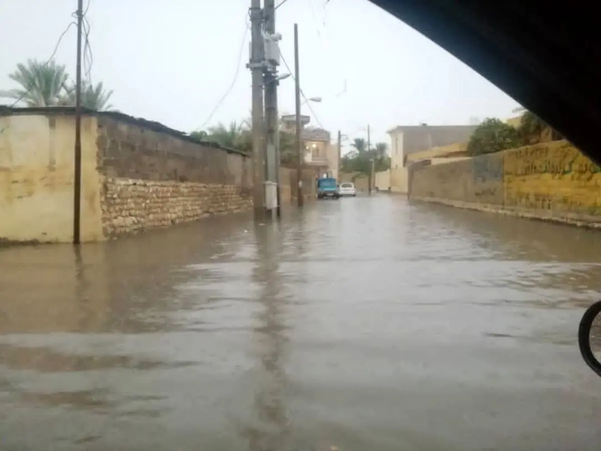 بارش شدید باران و آبگرفتگی معابر در شهر و روستاهای شهرستان عسلویه 