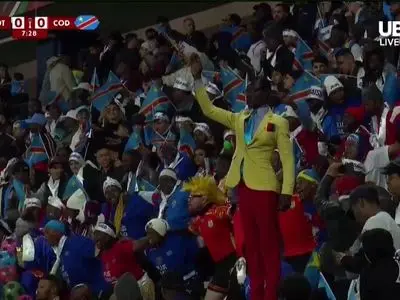 ویدئو: هوادار خاص کنگو که ۹۰ دقیقه تکان نخورد