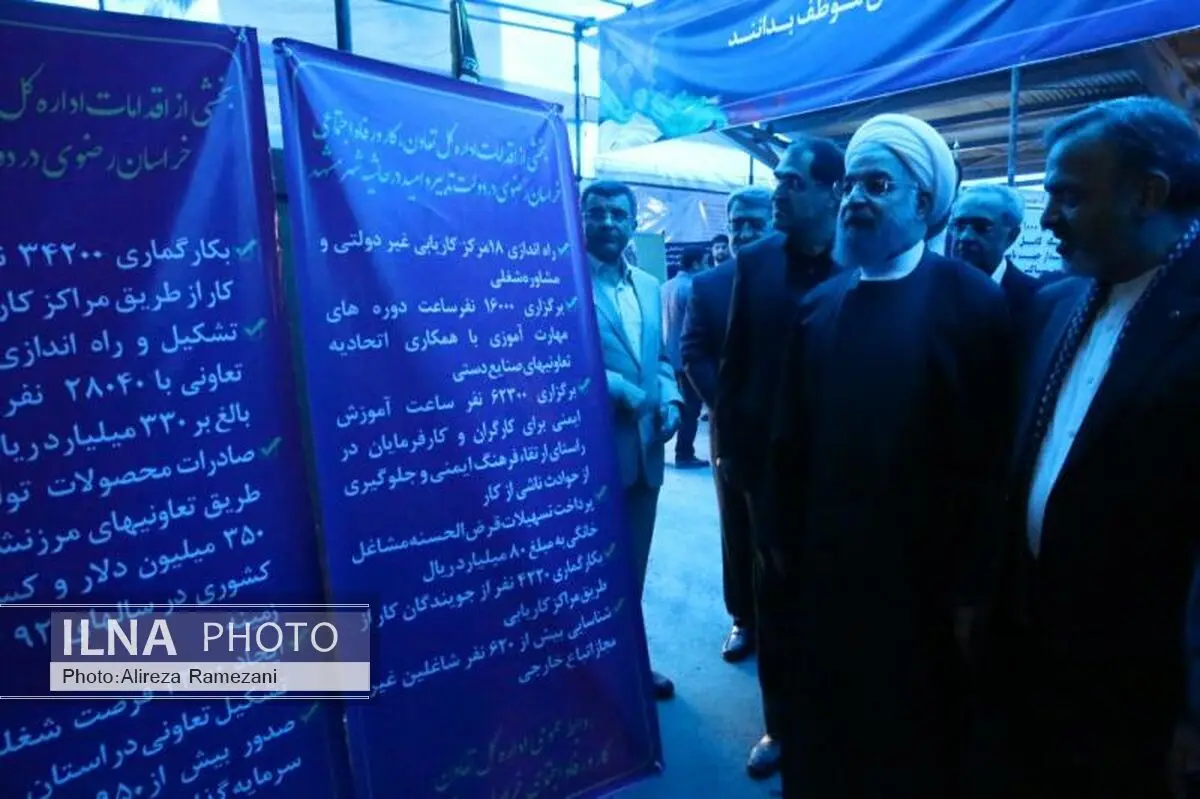 بازدید روحانی از نمایشگاه عملکرد دولت در رفع مشکلات حاشیه‌نشینی مشهد مقدس
