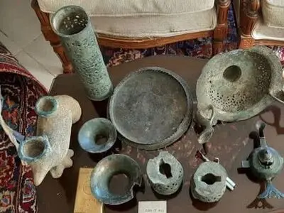 کشف عتیقه‌جات ۱۵۰۰ساله از منزلی در سمنان