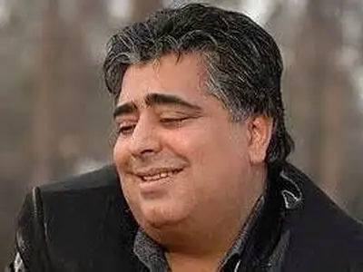 رضاشفیعی جم درکنارخواهروبرادرش +عکس