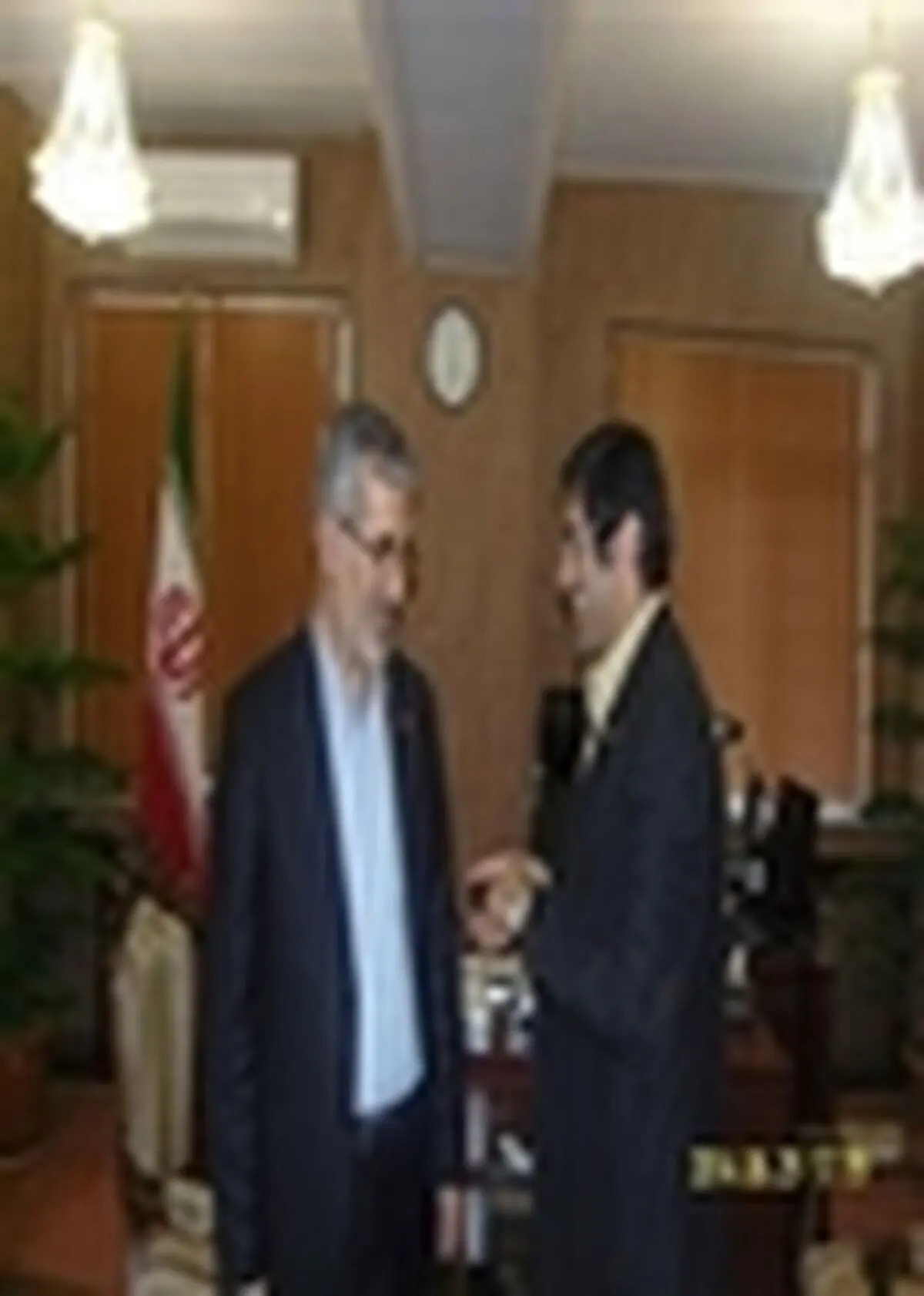 اعطاء نشان چهل سالگی سازمان انتقال خون ایران به استاندار البرز