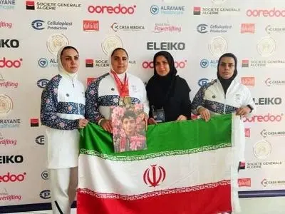 مدال برنز پاراوزنه‌برداری الجزایر بر گردن زهرا آقایی