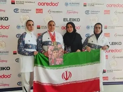 مدال برنز پاراوزنه‌برداری الجزایر بر گردن زهرا آقایی