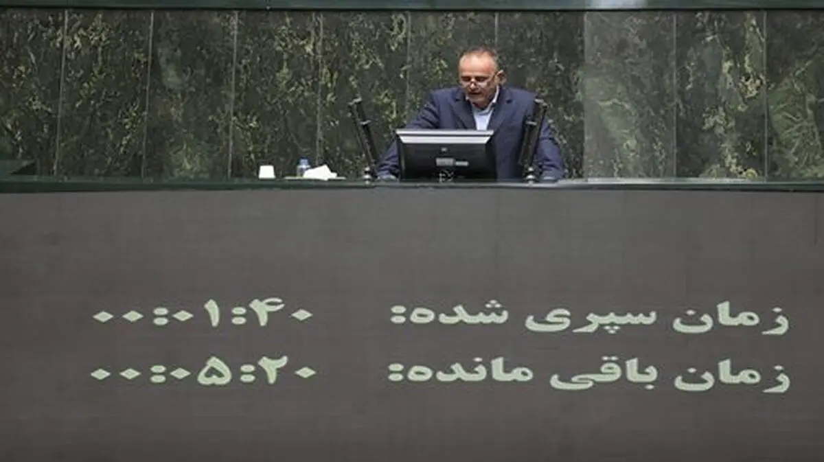 کشاورزان محصولات خود را یا به ثمن بخس می‌فروشند و یا در انبارهایی نگاه می‌دارند که به زودی فاسد می‌شود؟