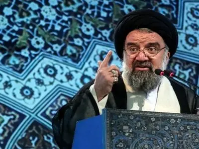 آیة الله خاتمی: دولارات السعودیة قد أعمت ترامب