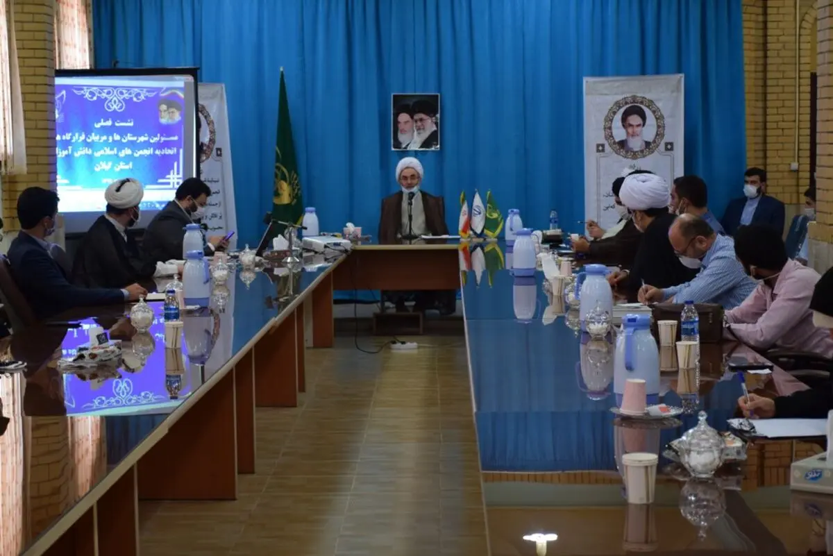 مدیران مدارس برای انتخاب مربیان پرورشی با اتحادیه انجمن‌های اسلامی مشورت کنند